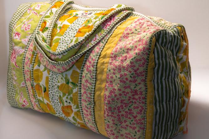 LARGE TRAVEL BAG
